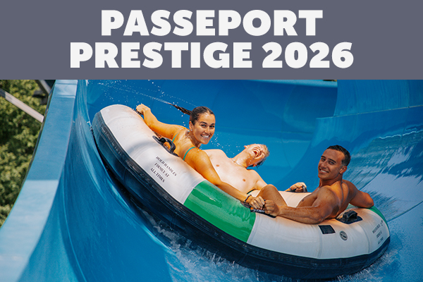 Descente en flèche sur la glissade d'un radeau